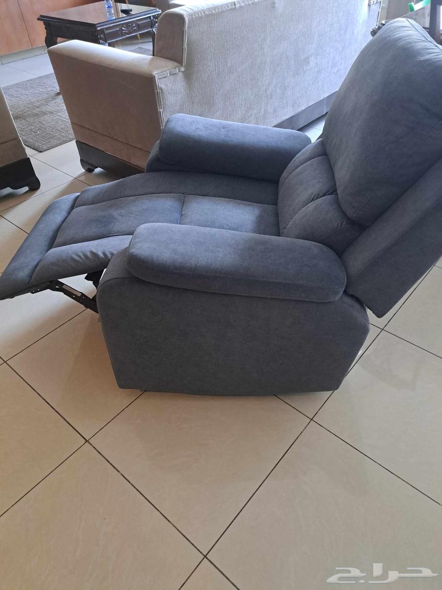 كرسي استرخاء هزاز و ممتد و مساند يد مريحة بحالة جيدة64400106894210111