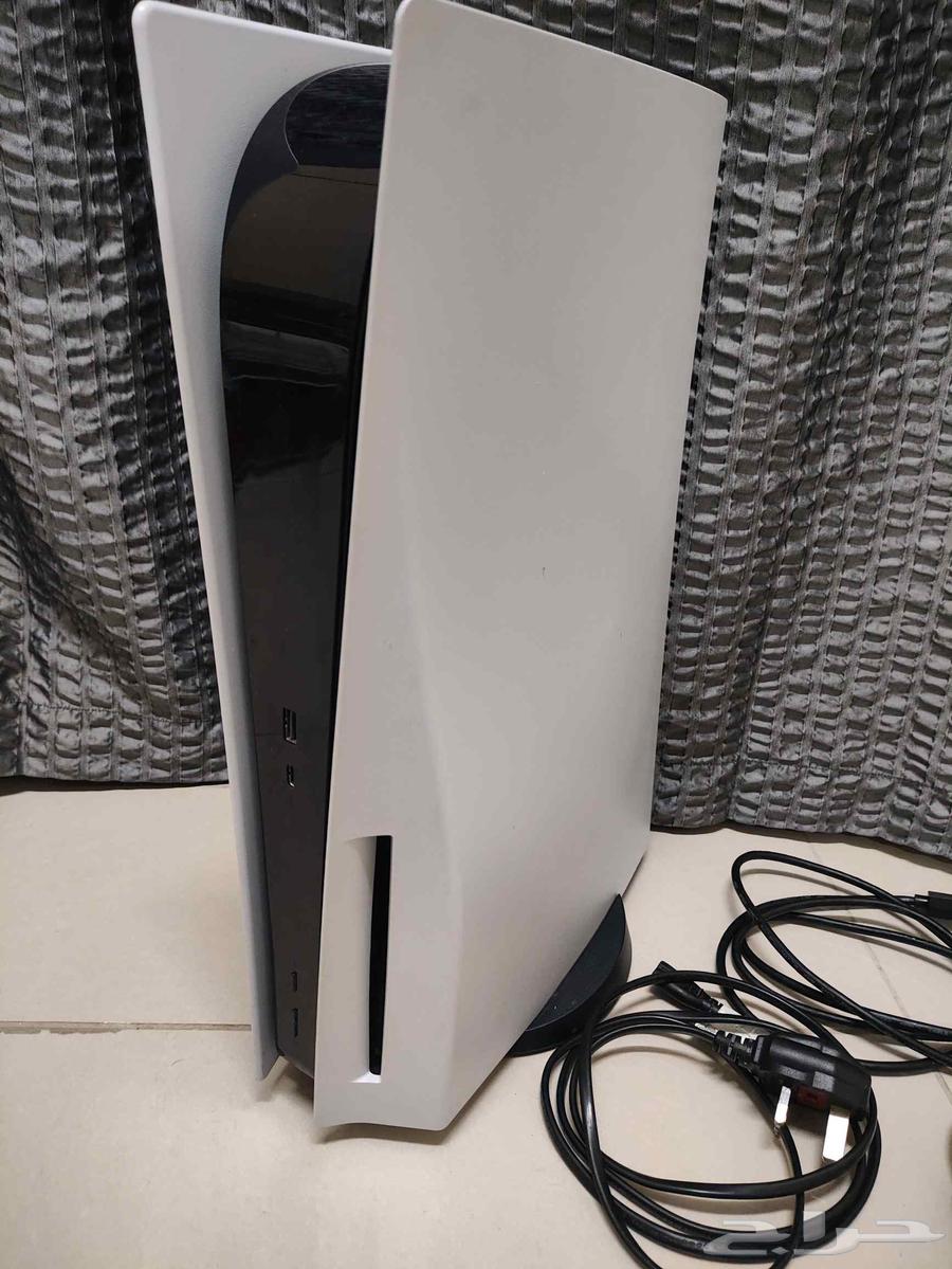 Clean PlayStation 5 with all its accessories63619271278851111