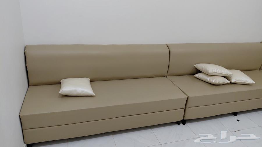 Semi-new sofa for a complete council..64393128599042113