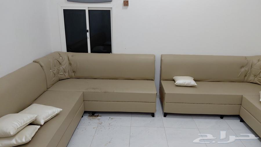 Semi-new sofa for a complete council..64393128599042110
