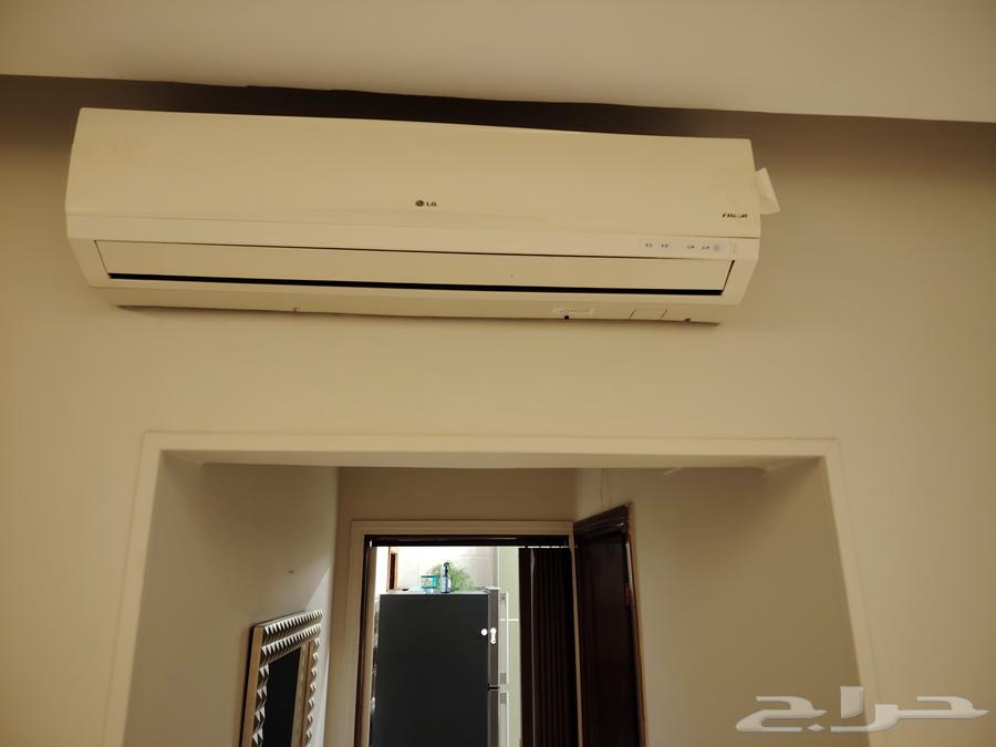 Clean wooden flooring and split air conditioners64393915574017113