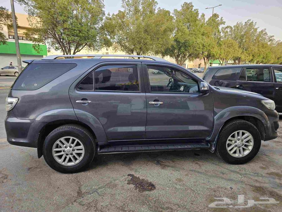 Fortuner 2014 automatic transmission, 452,000 km, condition as shown63618147254786114