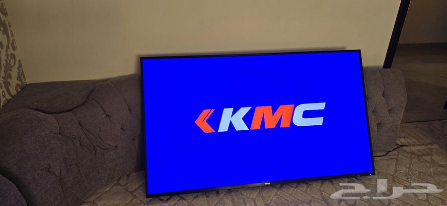 للبيع شاشة kmc 65 بوصه64386821983235110