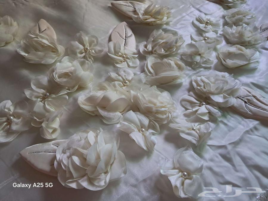 مفرش عرايس بحالة ممتازة جدا لم يستعمل الا مرة واحدة64395186108163112