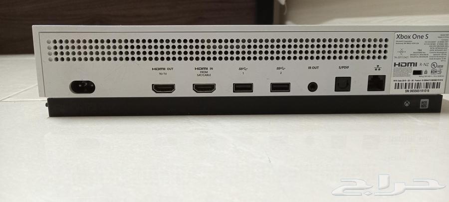 Used Xbox with two controllers64393749934339112