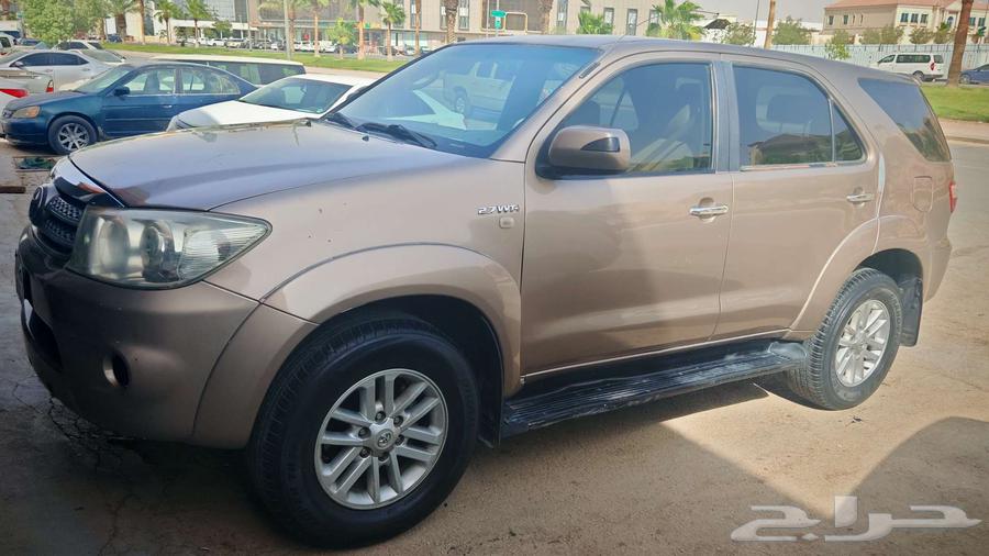 للبيع فورتشنر موديل 2011 ممشى 292الف السياره كانت حكومية64542898894594113