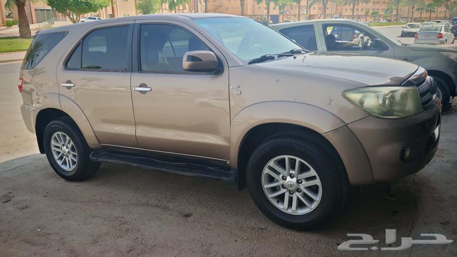 للبيع فورتشنر موديل 2011 ممشى 292الف السياره كانت حكومية64542898894594112