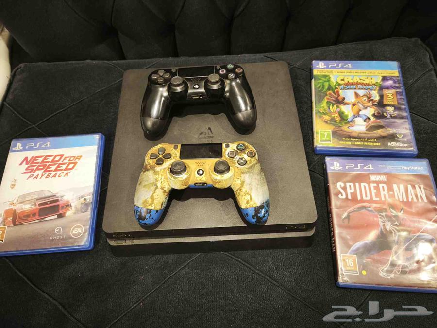 Clean used Sony 4 with two controllers64394164874627112