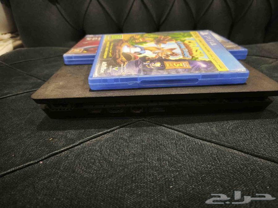 Clean used Sony 4 with two controllers64394164874627113