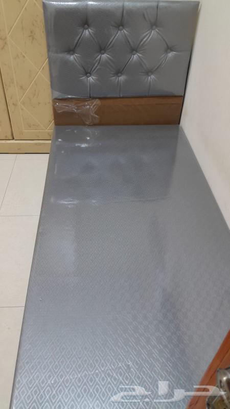 سريرين لون رمادي بحالة ممتازة سبب البيع الانتقال لمكان آخر64395895389699110