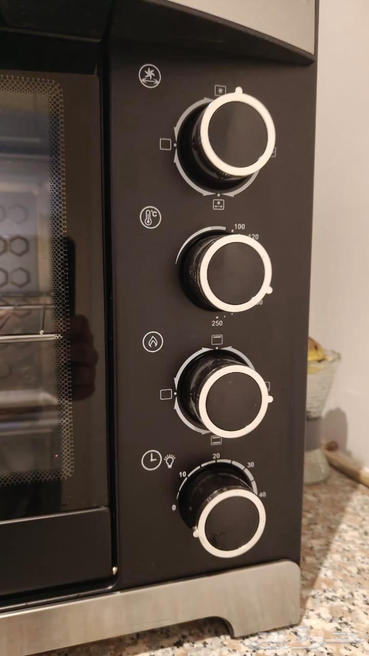 Electric oven with top and bottom heating, fully functional, used only for a few months.. 80 liters64398967112451110
