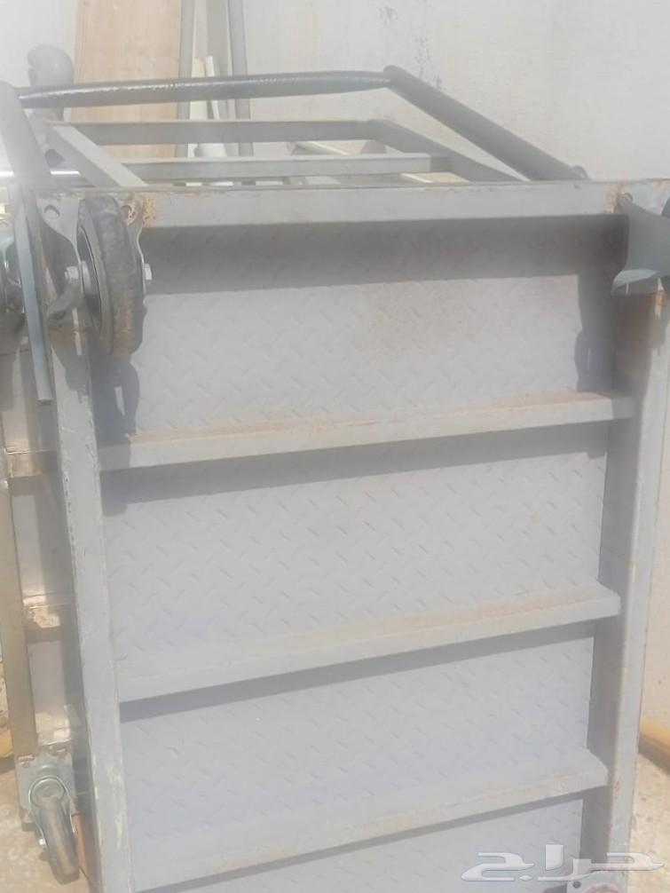 السلام عليكم يوجد حافظات طعام جديده بي الكرتين وترلات معدن64394276394881113