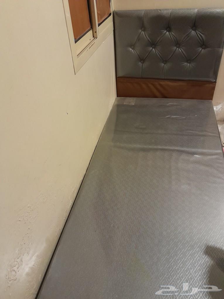 سريرين لون رمادي بحالة ممتازة سبب البيع الانتقال لمكان آخر64395895389699111