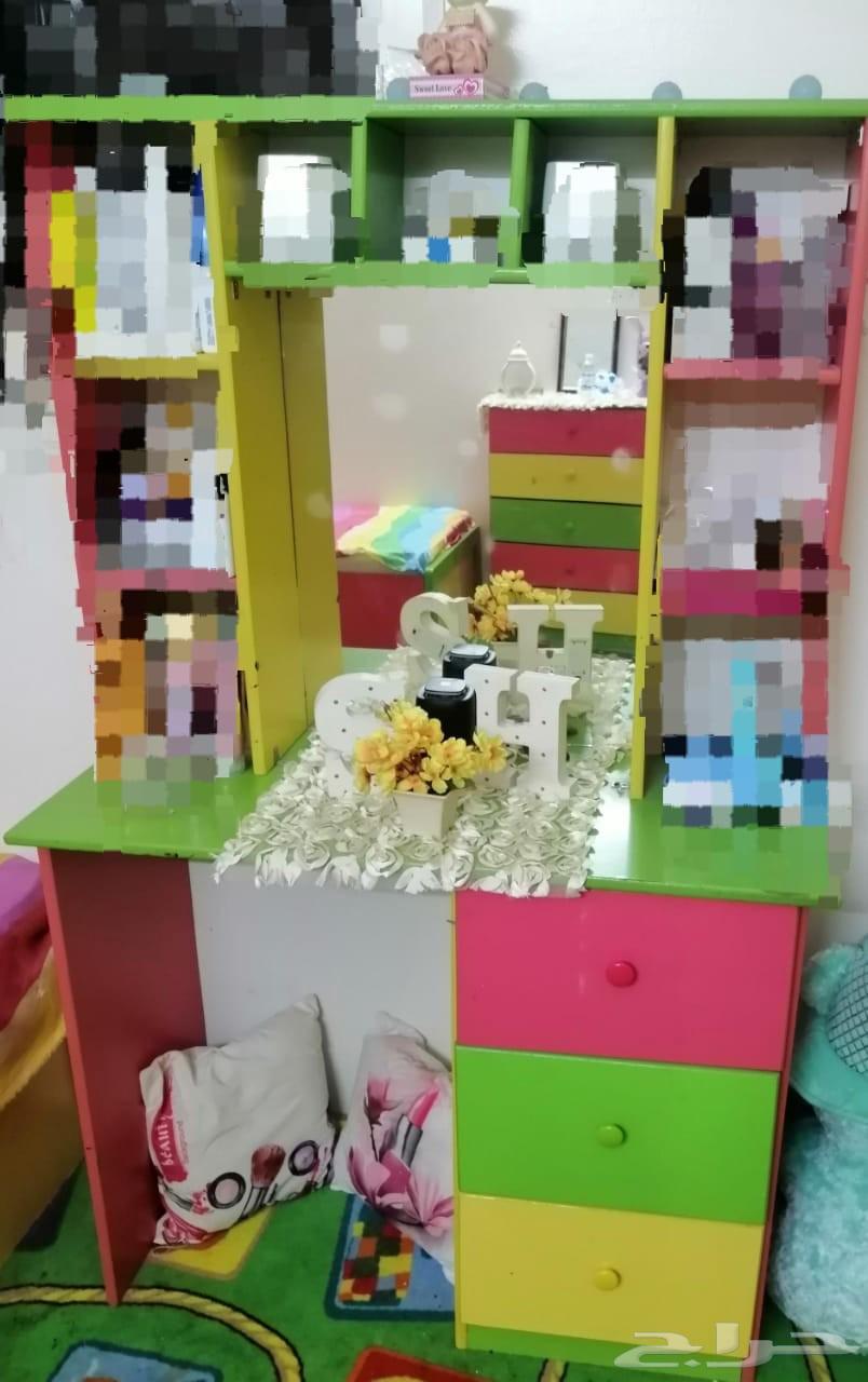 غرفه كامله مع الفرش للبيع 1000ريال شبه جديده قابل للتفاوض64398145080577111