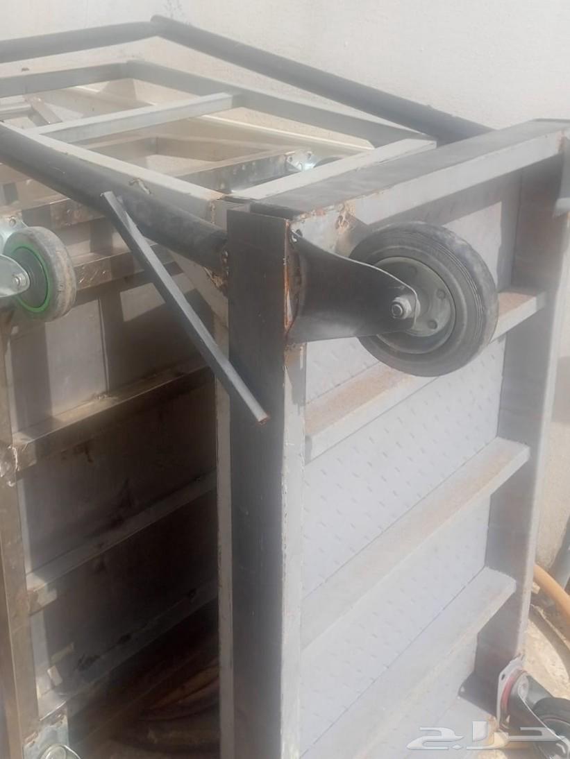 السلام عليكم يوجد حافظات طعام جديده بي الكرتين وترلات معدن64394276394881114