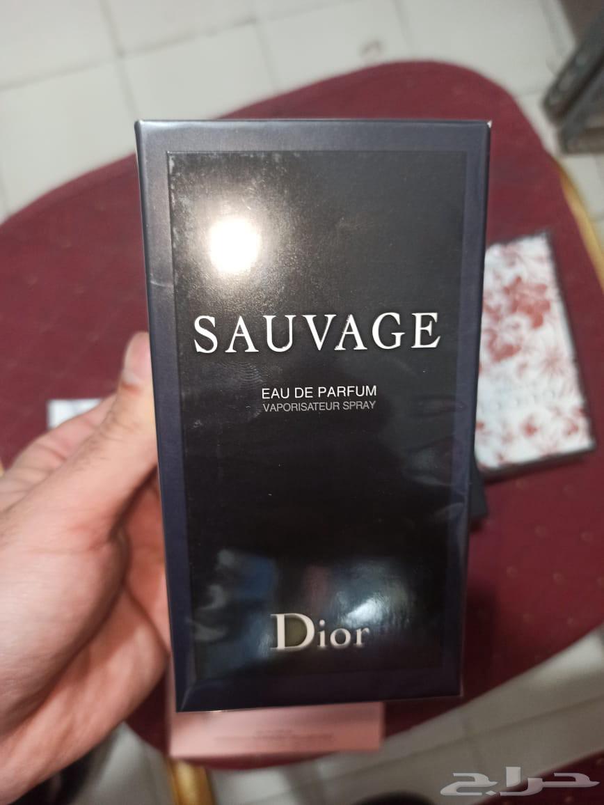 Three new and unused 100ml perfumes for sale64396463985666111