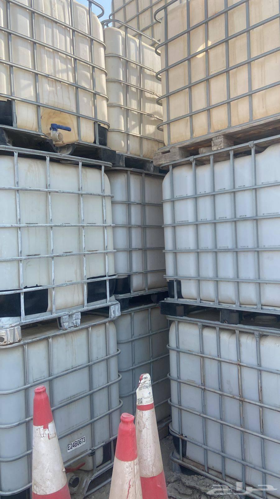 خزانات ماء بلاستيكية 1000 لتر64396171260162112