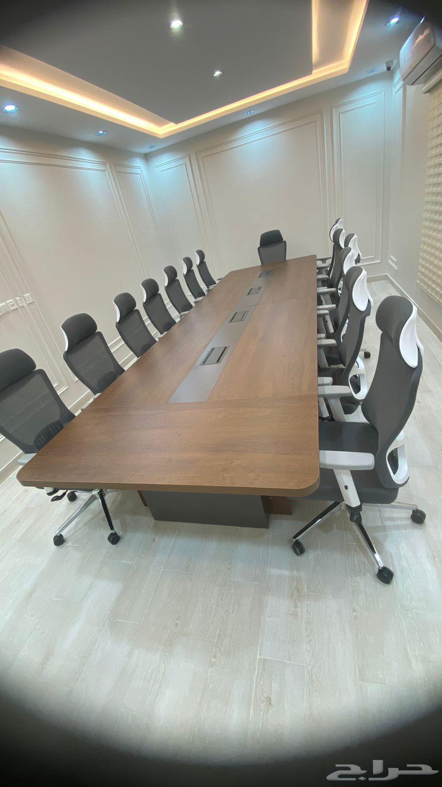 New meeting table and swivel chairs available in mesh and leather64399577540611110