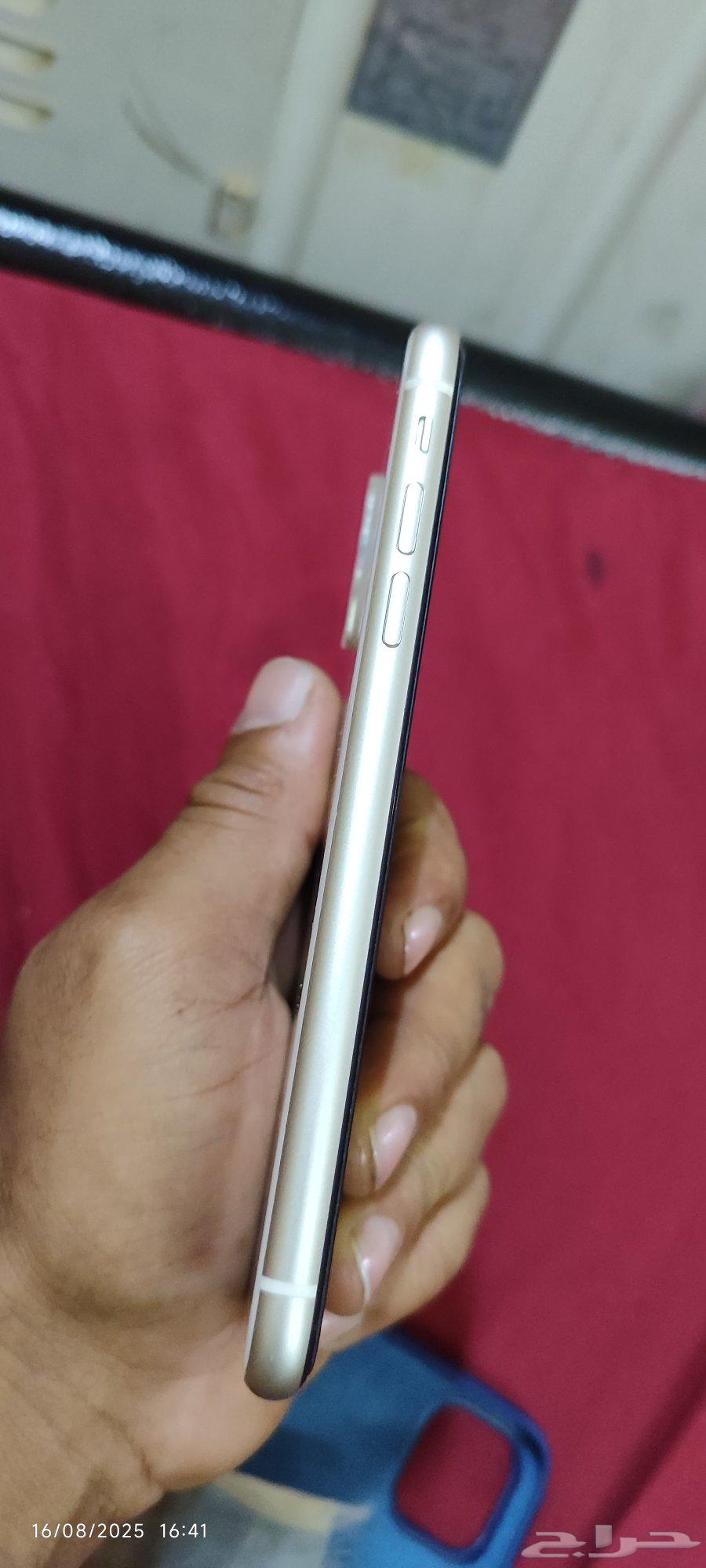 iPhone 1164395559501058114