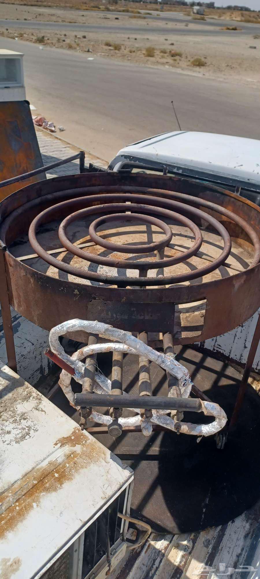 صاج مطبق ومكيف شباك شغالين علي الشرط64399022657539110