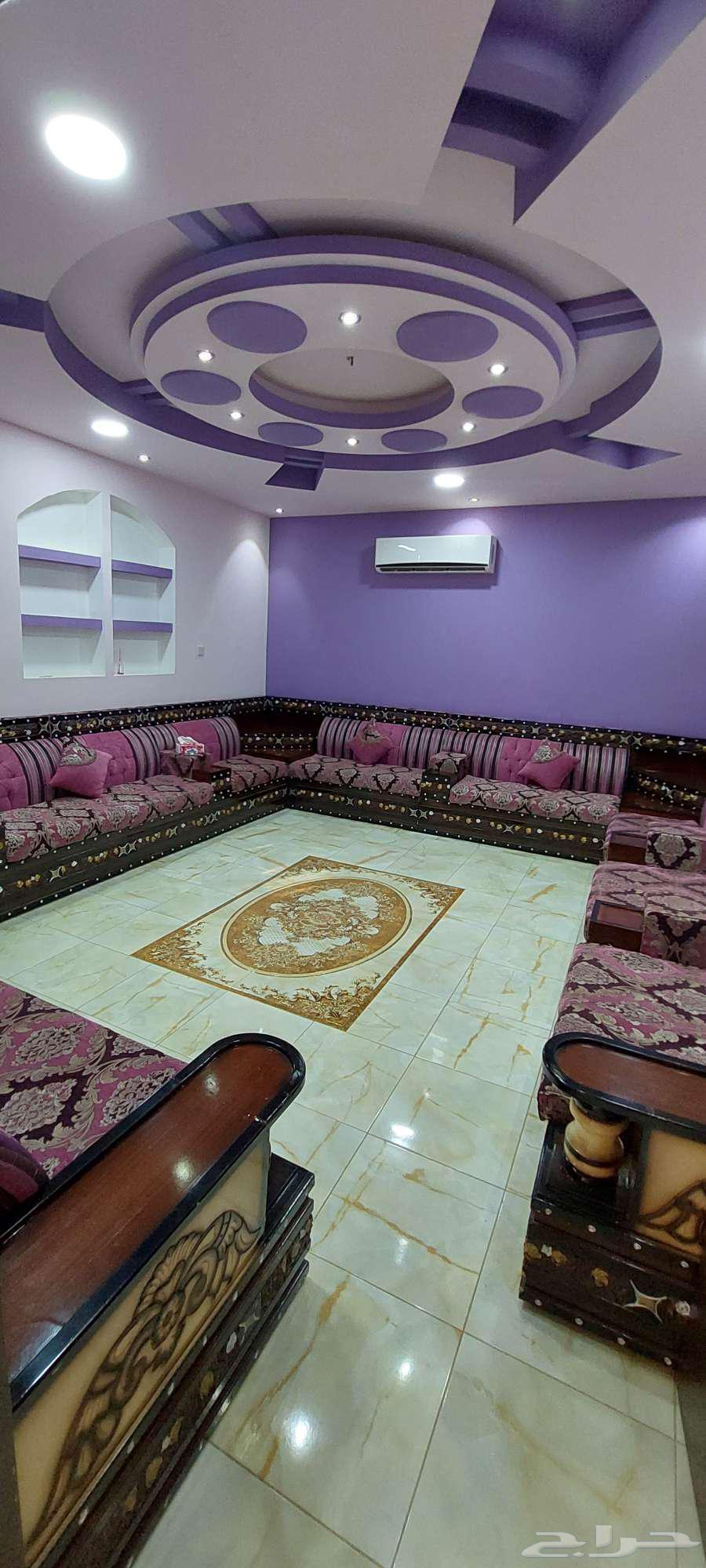 Sofa for sale, size 5 6 with star, very clean condition64400272587905110