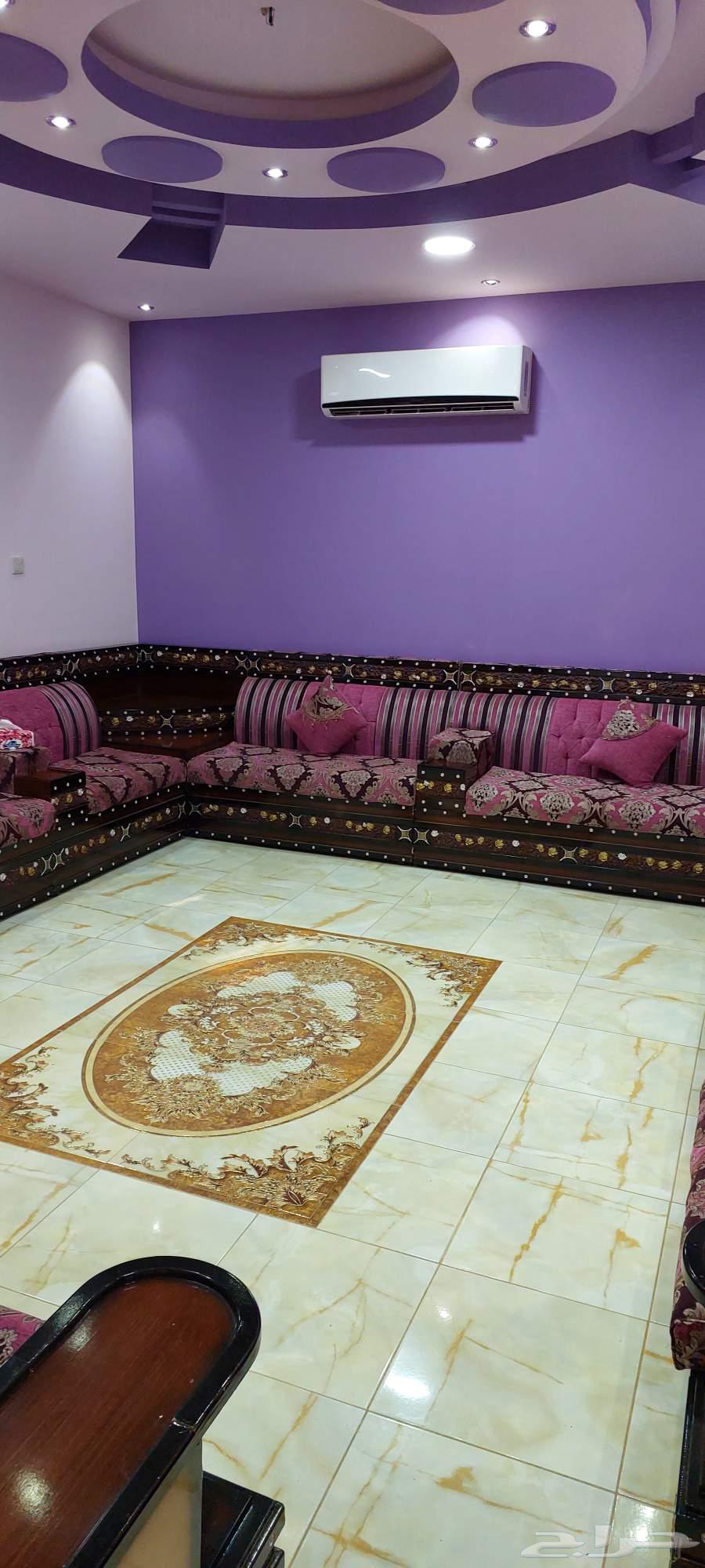 Sofa for sale, size 5 6 with star, very clean condition64400272587905112