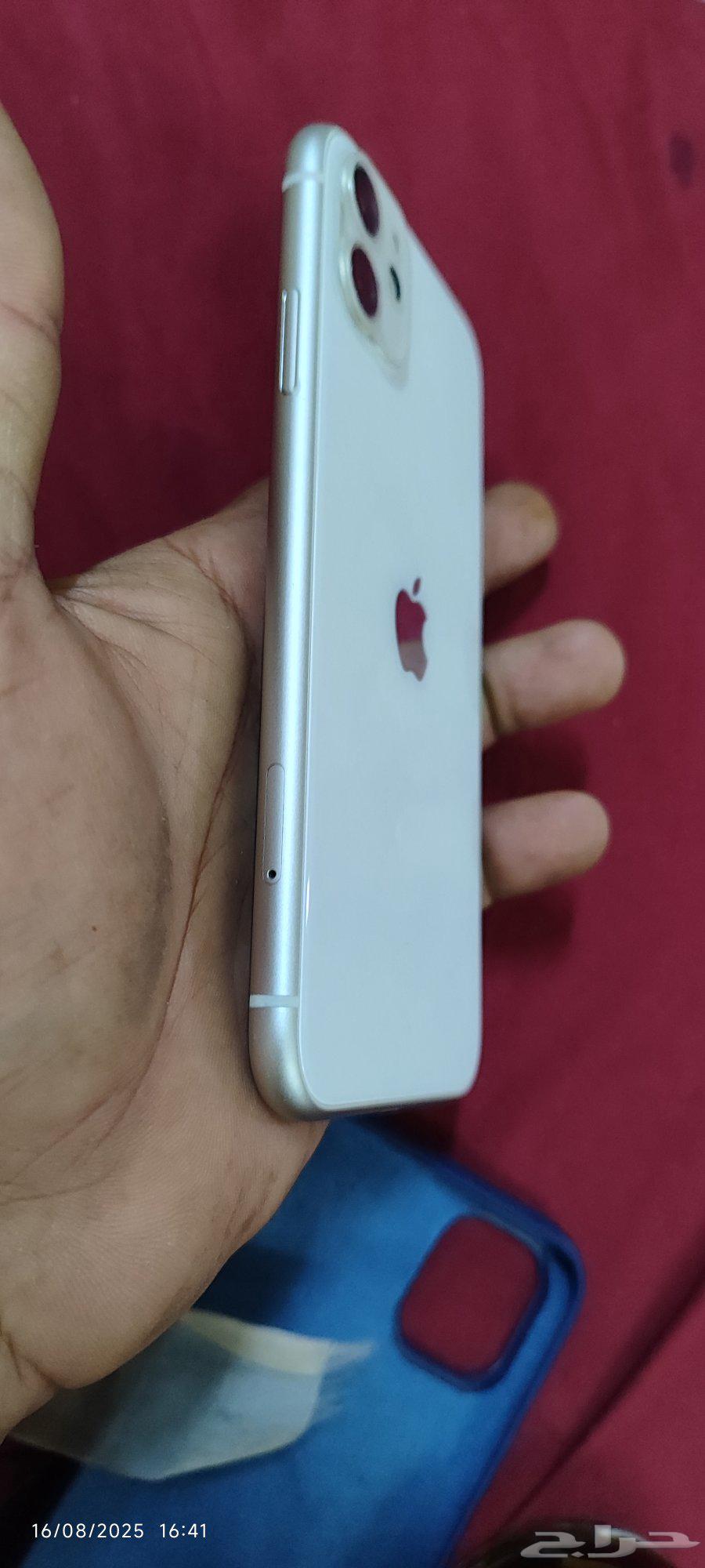 iPhone 1164395559501058110