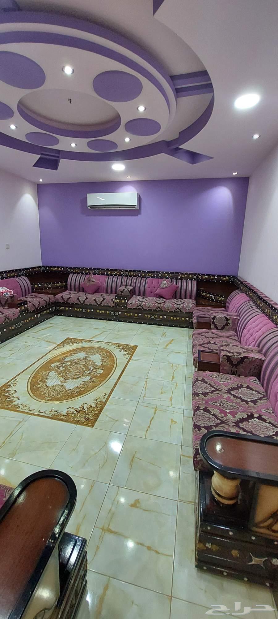 Sofa for sale, size 5 6 with star, very clean condition64400272587905111