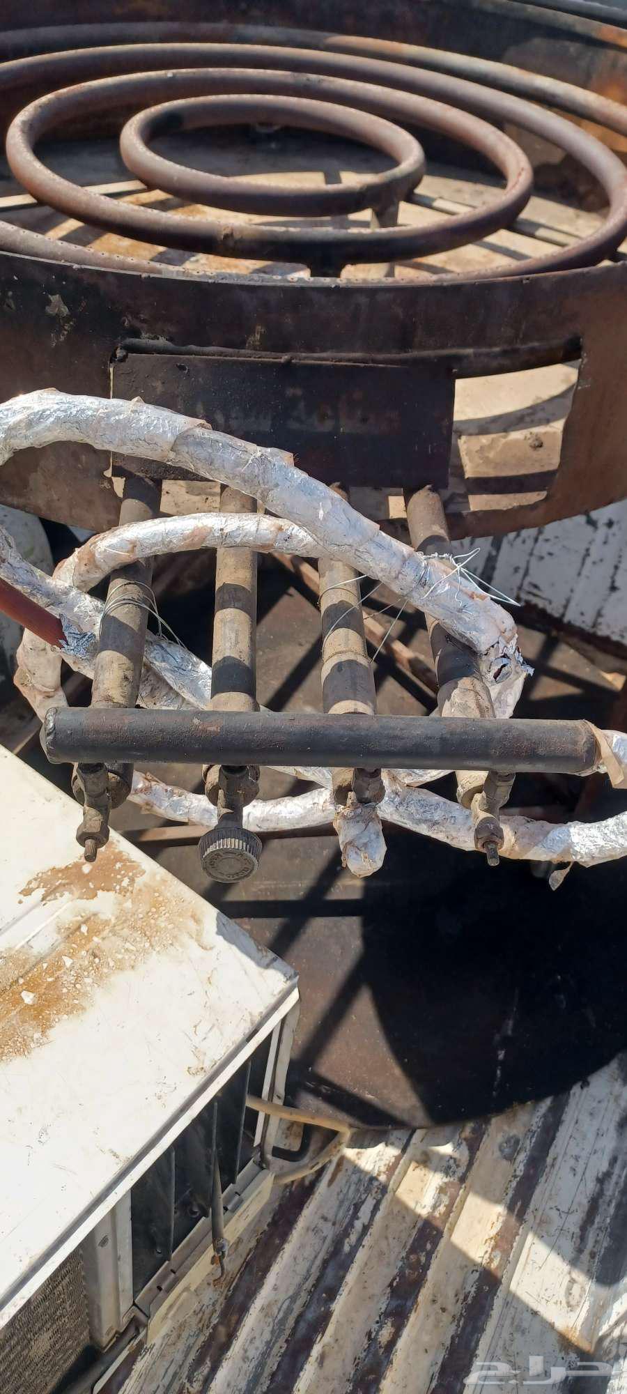 صاج مطبق ومكيف شباك شغالين علي الشرط64399022657539112