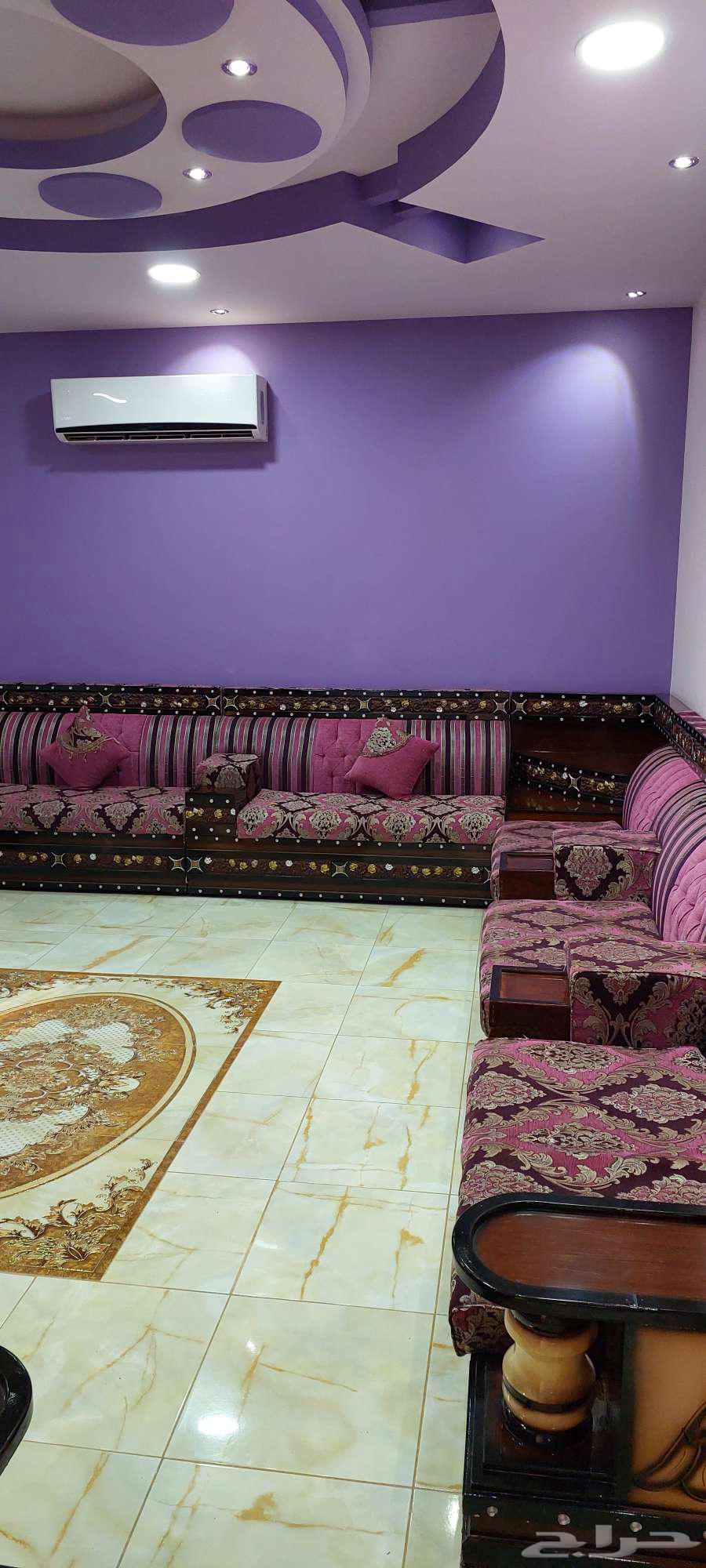 Sofa for sale, size 5 6 with star, very clean condition64400272587905113