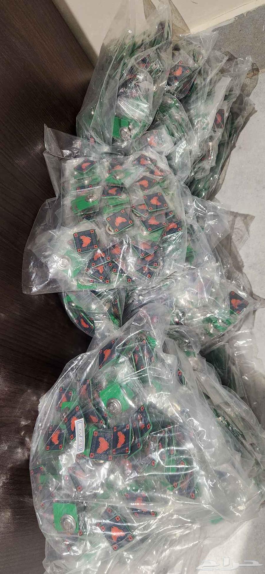 بروشات وربطات اليوم الوطني 95 بضاعة للبيع بالجملة64395337873282113