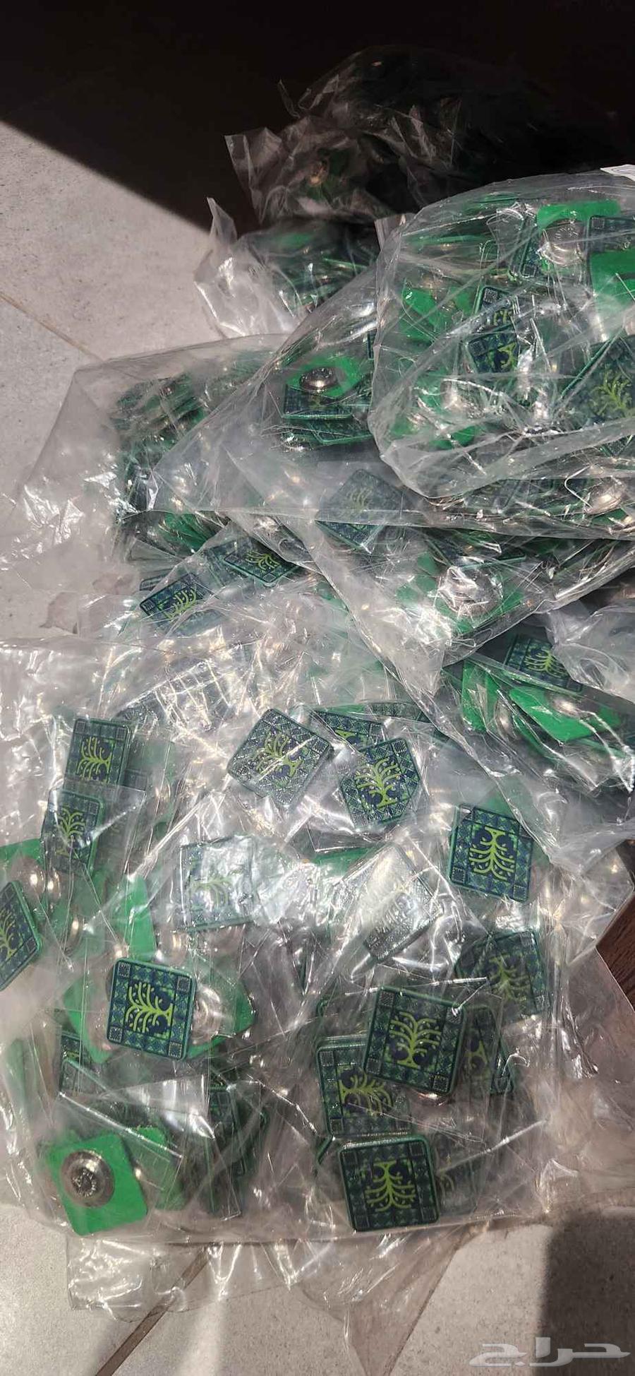 بروشات وربطات اليوم الوطني 95 بضاعة للبيع بالجملة64395337873282114