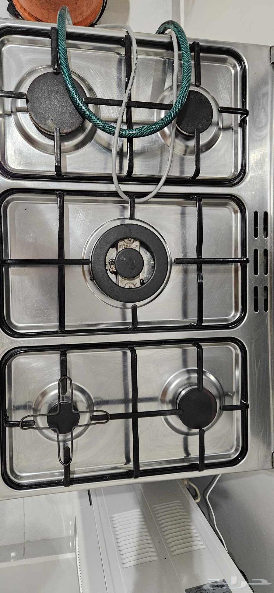 للبيع بوتاجاز وفرن وشواية مدمجة بحالة ممتازة (نظيف)64397492283266112