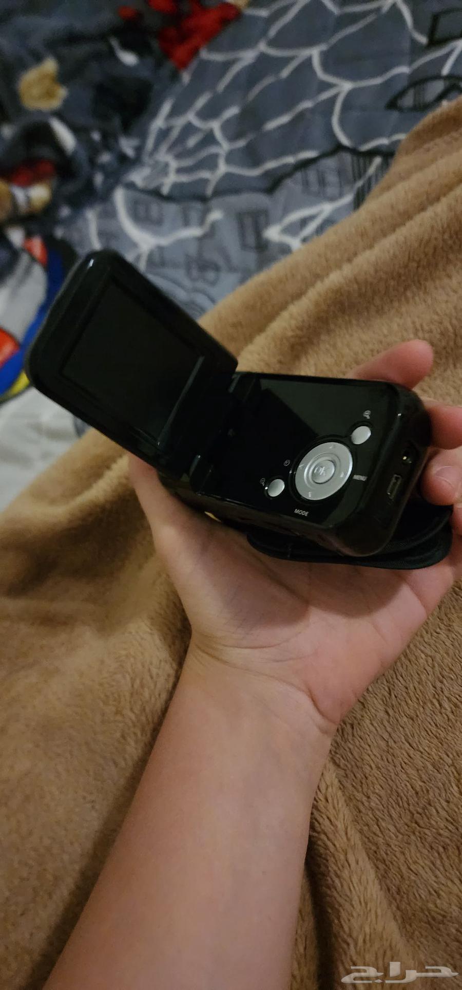 كاميرا قديمه و ssd 32جيجا بخمسين ريال64393929192065111