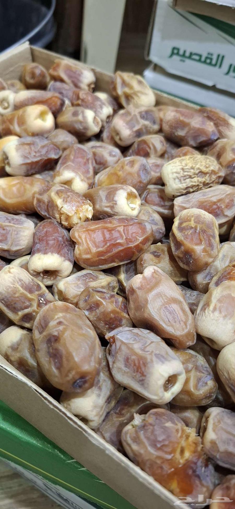 للبيع تمور صقعي 10 كراتين من المزرعة يحتاج للتنقية64393403458818111