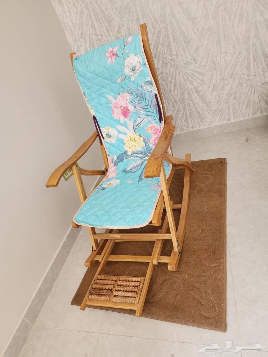 كرسي هزاز خشب شبه جديد للبيع64397894367617112