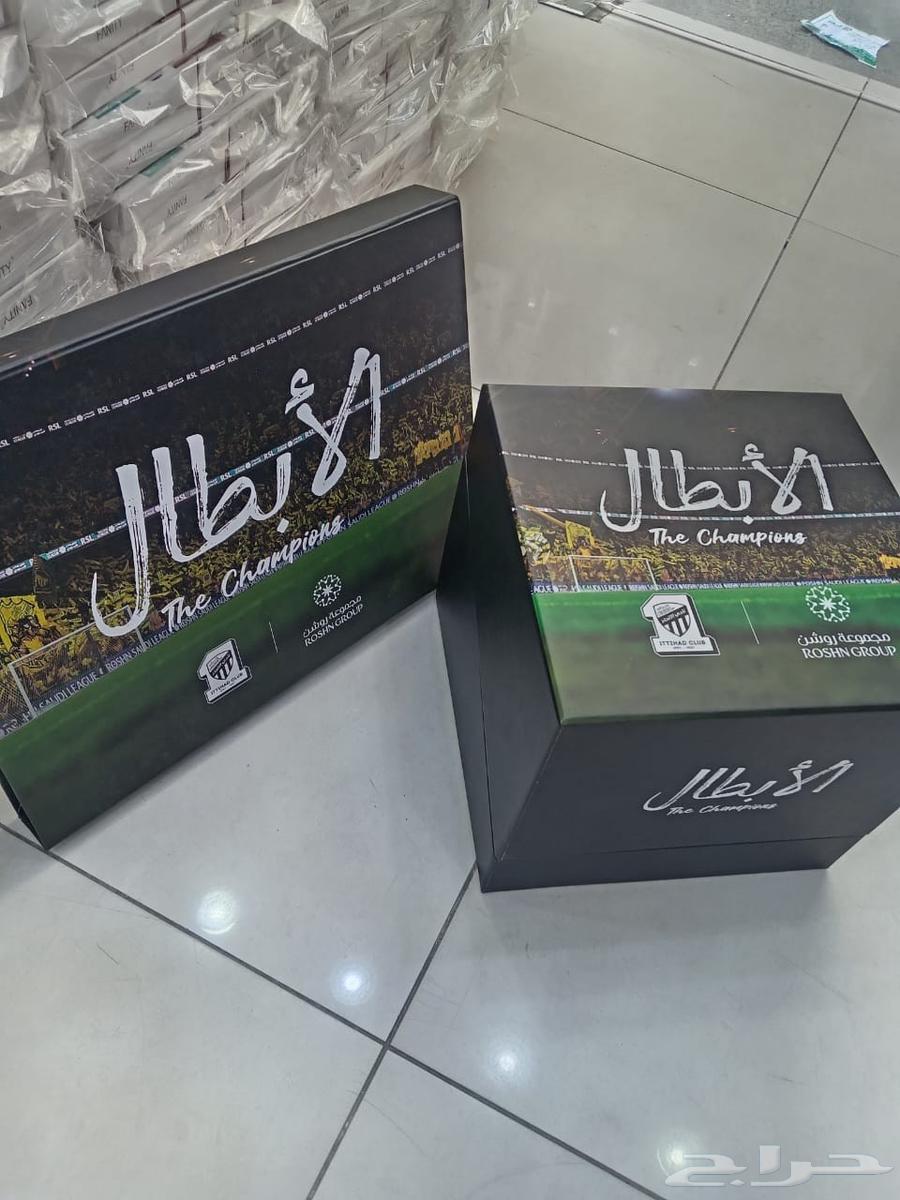 للبيع هدية مقدمة من نادي الإتحاد السعودي فيها توقيع اللاعبين64396755655809112