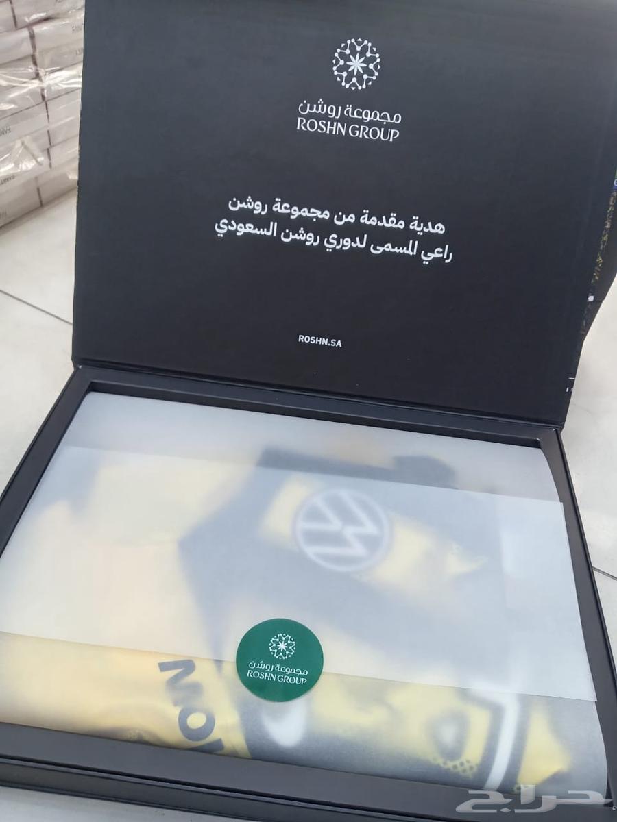 للبيع هدية مقدمة من نادي الإتحاد السعودي فيها توقيع اللاعبين64396755655809114