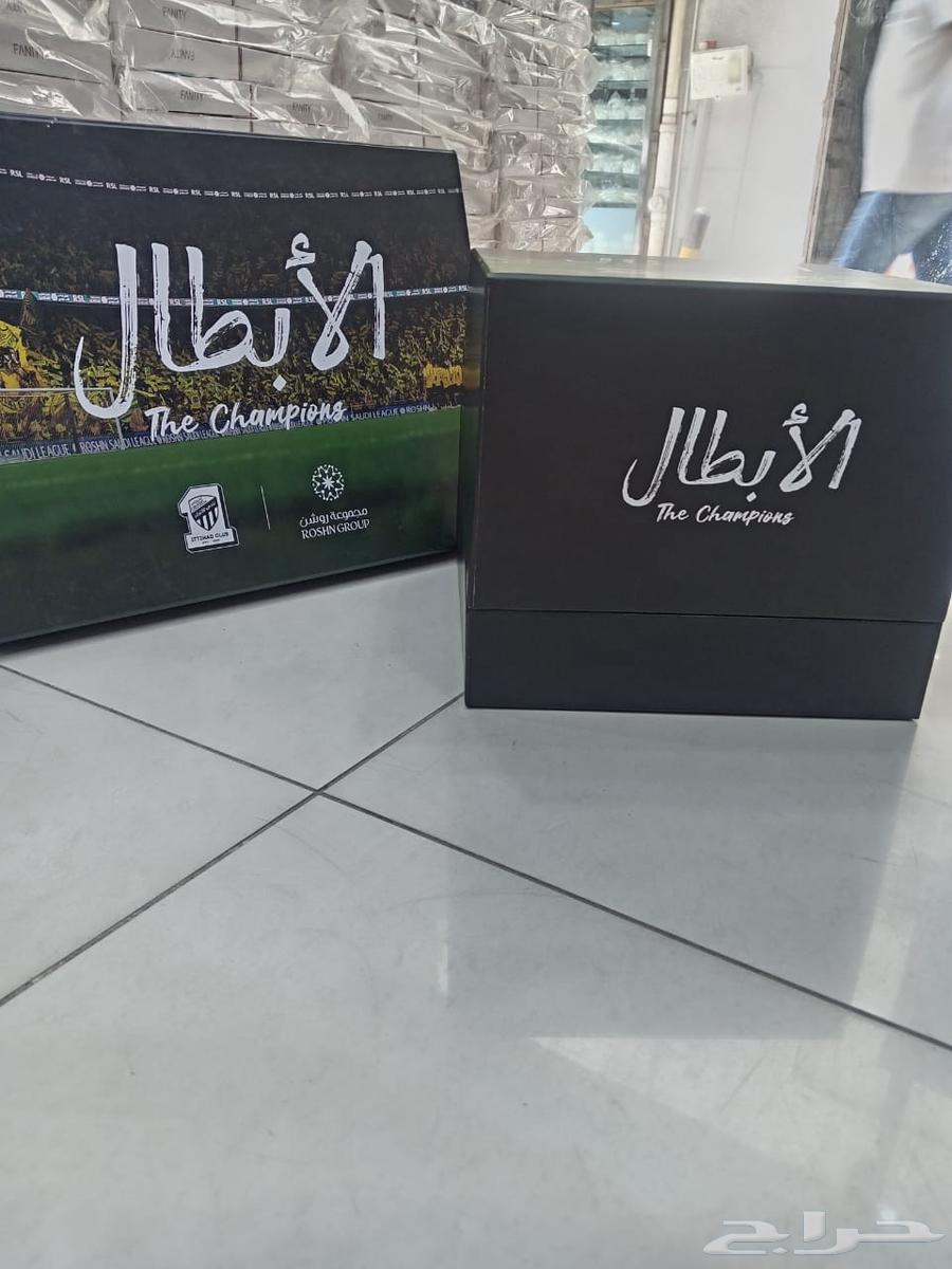 للبيع هدية مقدمة من نادي الإتحاد السعودي فيها توقيع اللاعبين64396755655809110