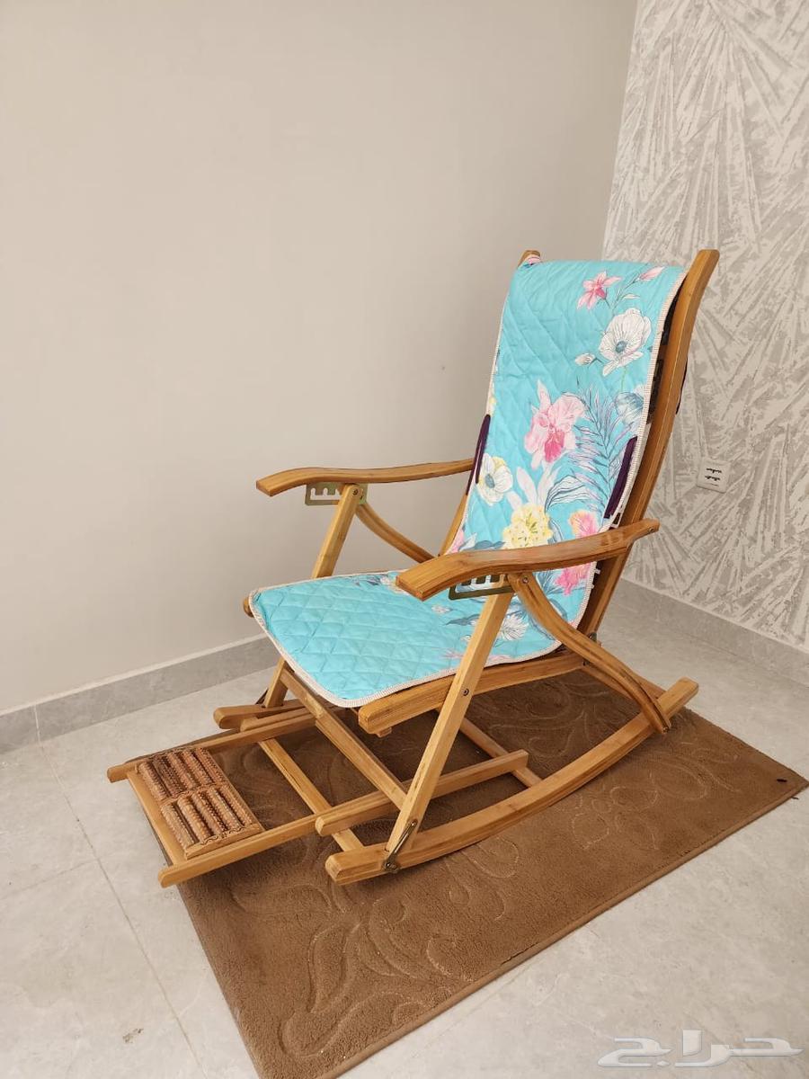 كرسي هزاز خشب شبه جديد للبيع64397894367617111