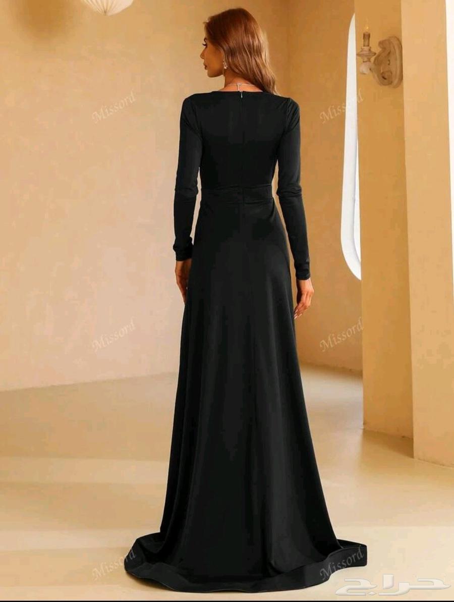 Black dress with deep V cut63619063313283111