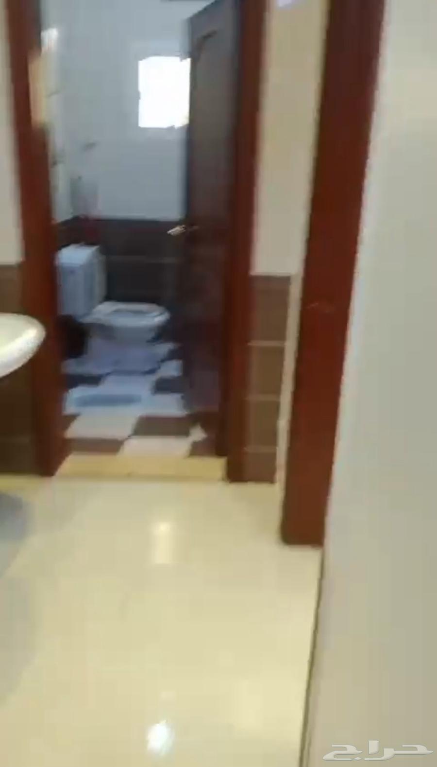 Four rooms, a hall, and three bathrooms633799943233291124