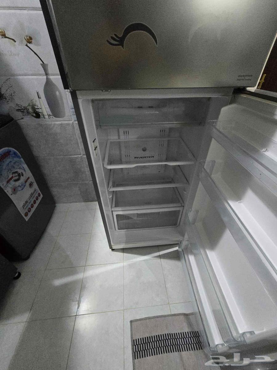 Hitachi refrigerator and Haier automatic washing machine63907232701570113