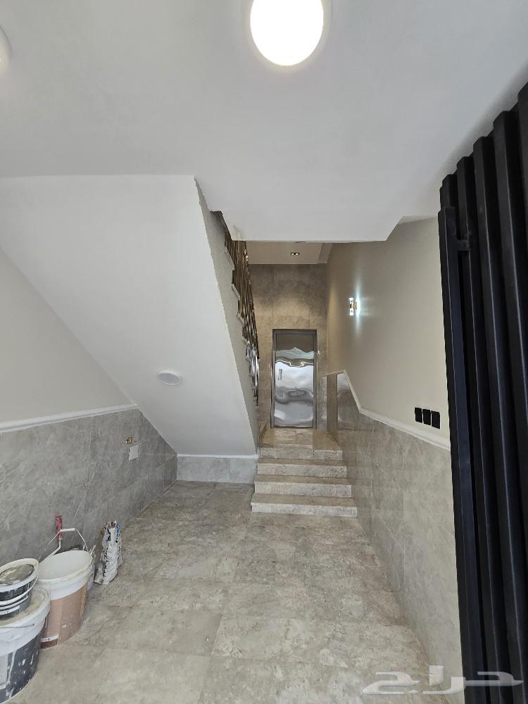 Upper floor for sale with a separate VIP entrance on Al-Thameen Road in Al-Khamees63612650329857112