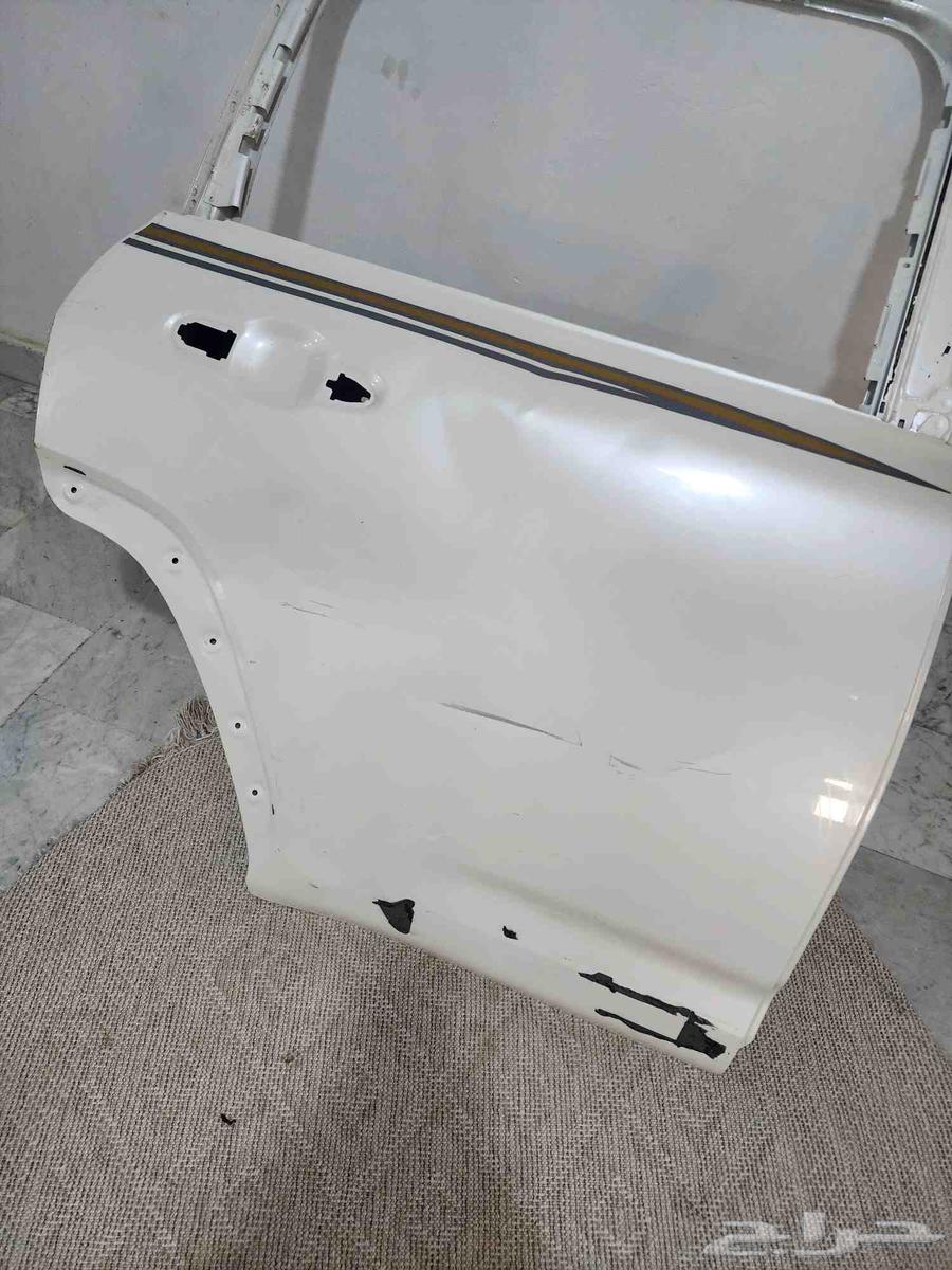 تويوتا جيب موديل 24 باب خلفي يمين فيه طعج وحكه64216042238722113