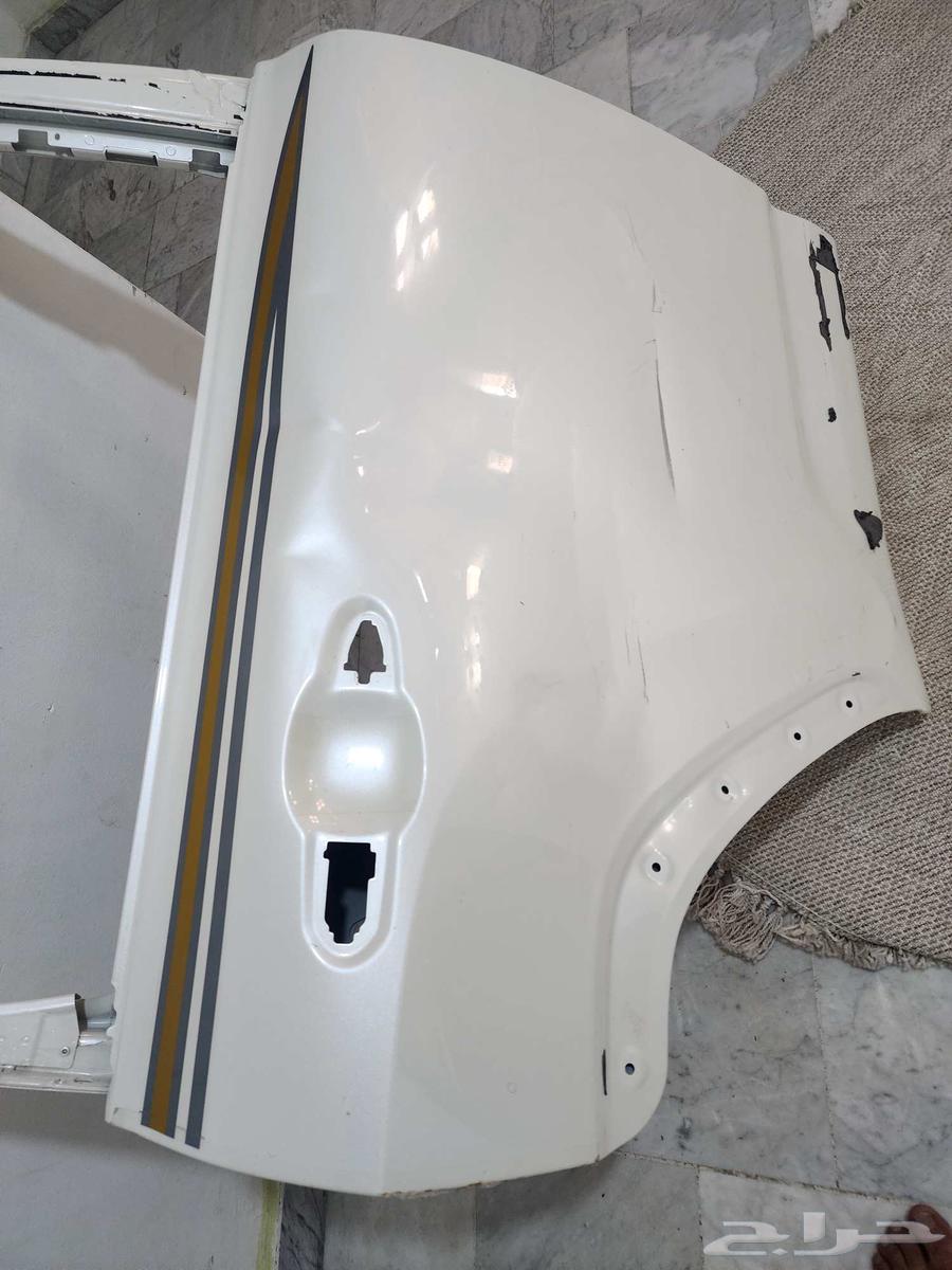 تويوتا جيب موديل 24 باب خلفي يمين فيه طعج وحكه64216042238722112