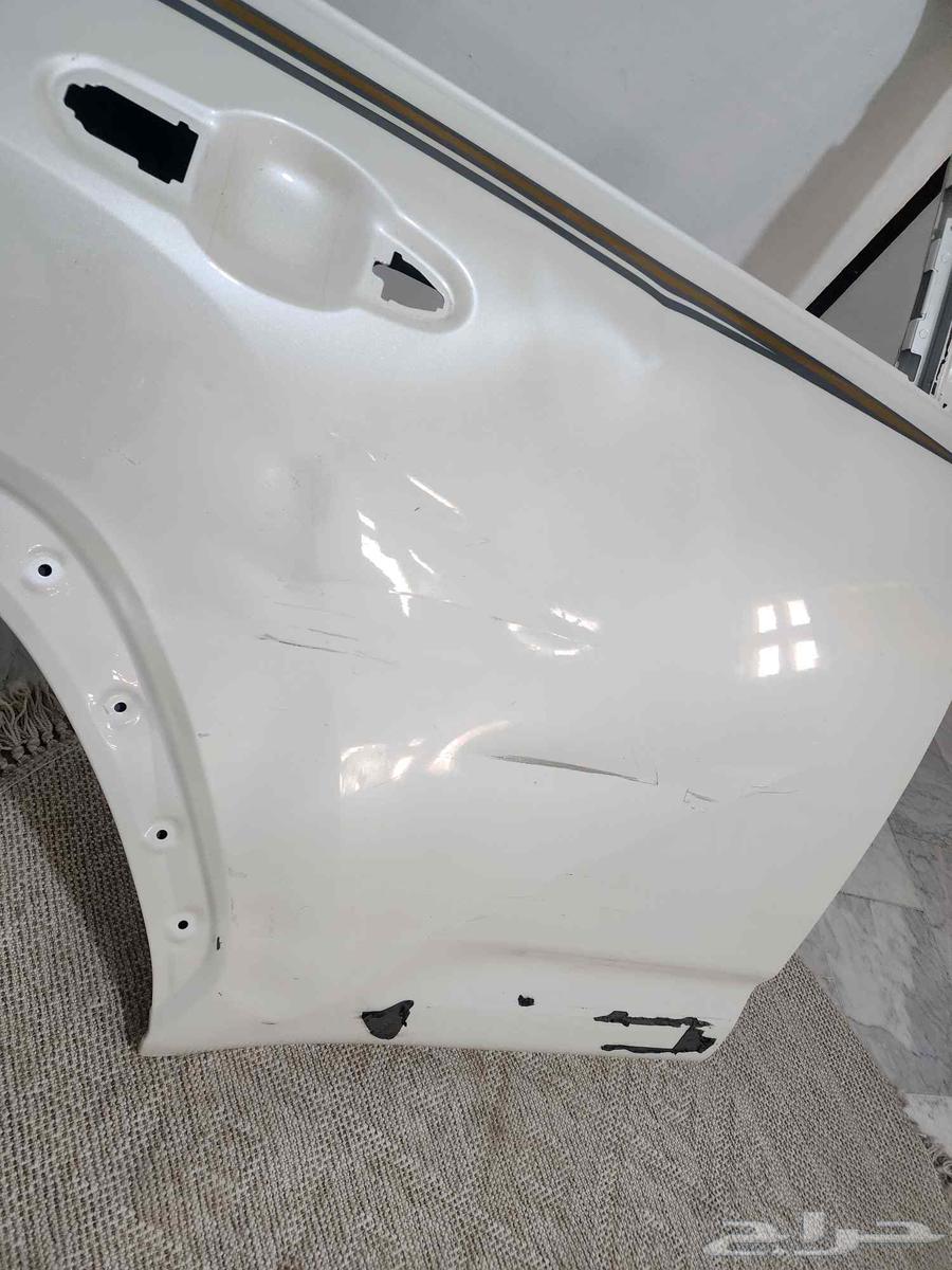 تويوتا جيب موديل 24 باب خلفي يمين فيه طعج وحكه64216042238722110