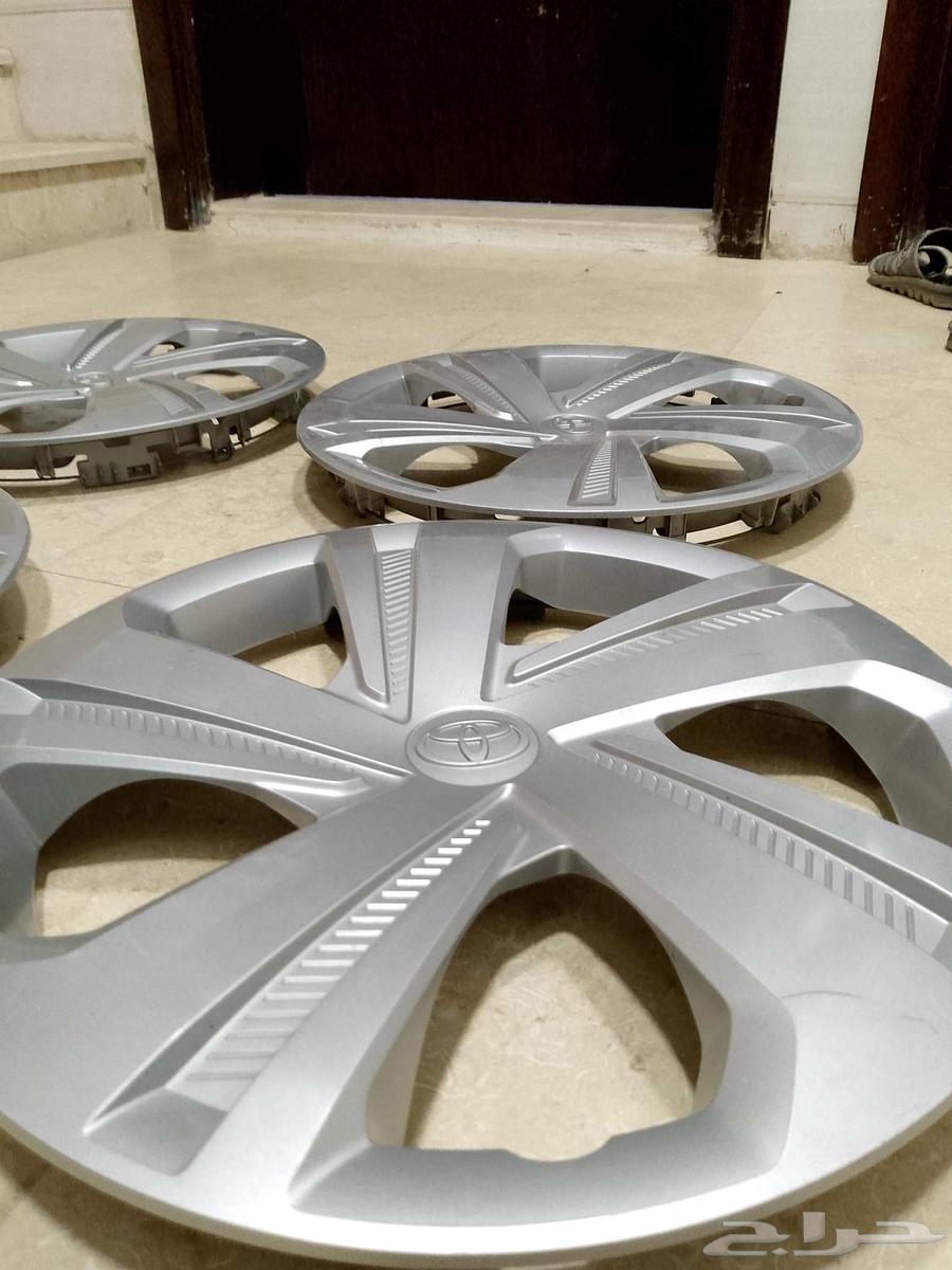 Hello, I'm offering you an original 2024 Tays Yars with minor scratches shown in the picture64218950151042111