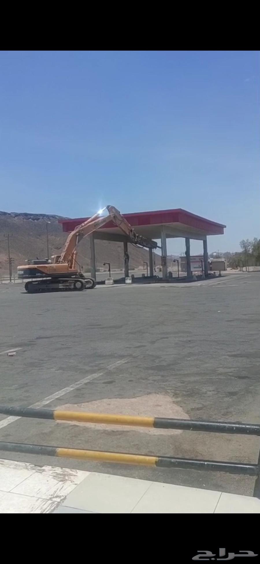 بوكلين هدم مباني محطات64257030436995111