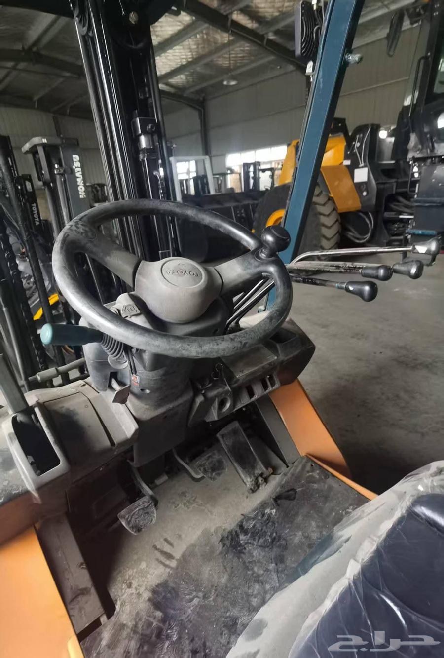 رافعه شوكية سكين فوركليفت للايجار في جده64257682528899110